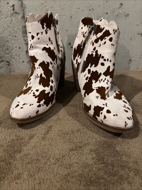 Altar’d State Emery Ivory Tan Brown Cow-Print Almond Toe Ankle Boots - 8.5
